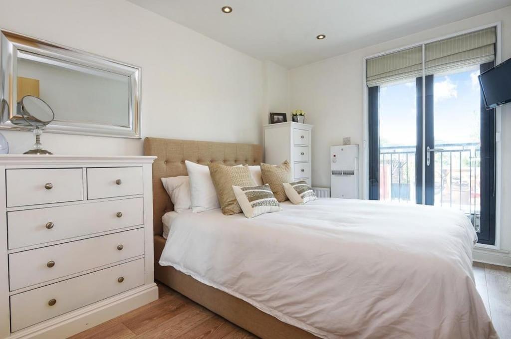 Excellent 2 Bed Near King Cross Londra